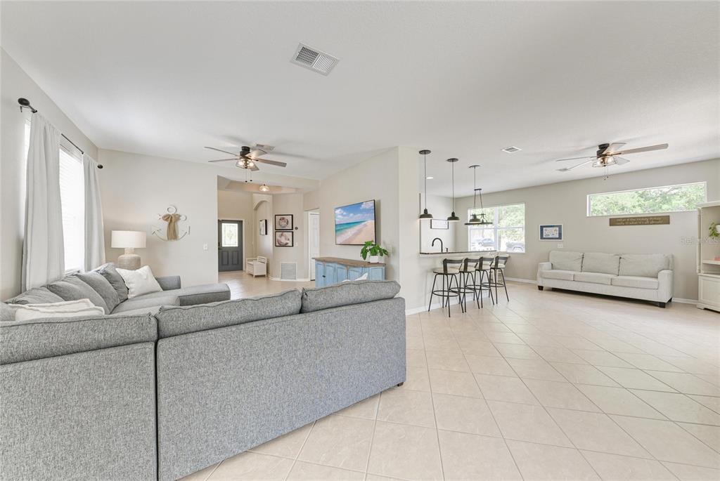 6123 Blue Runner Court Lakewood Ranch, FL 34202 - Photo 10 of 54