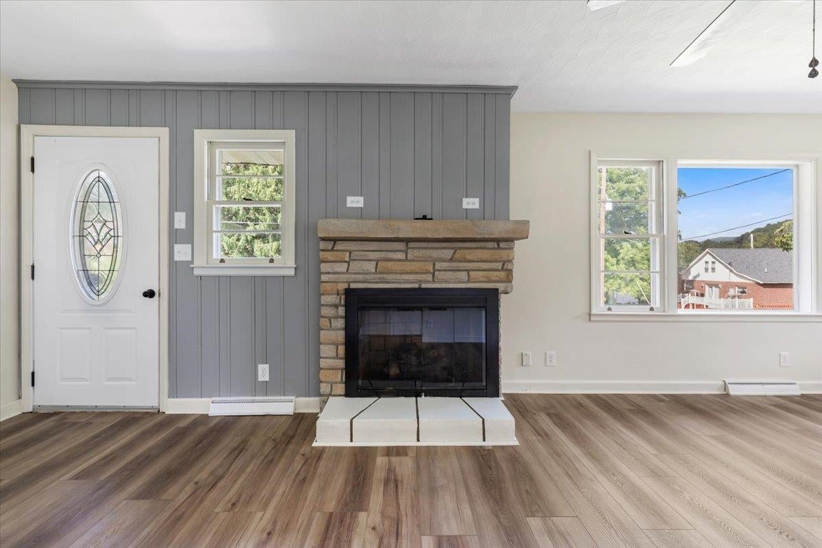 121 Spring Street Narrows, VA 24124 - Photo 9 of 54 Gallery Image 9