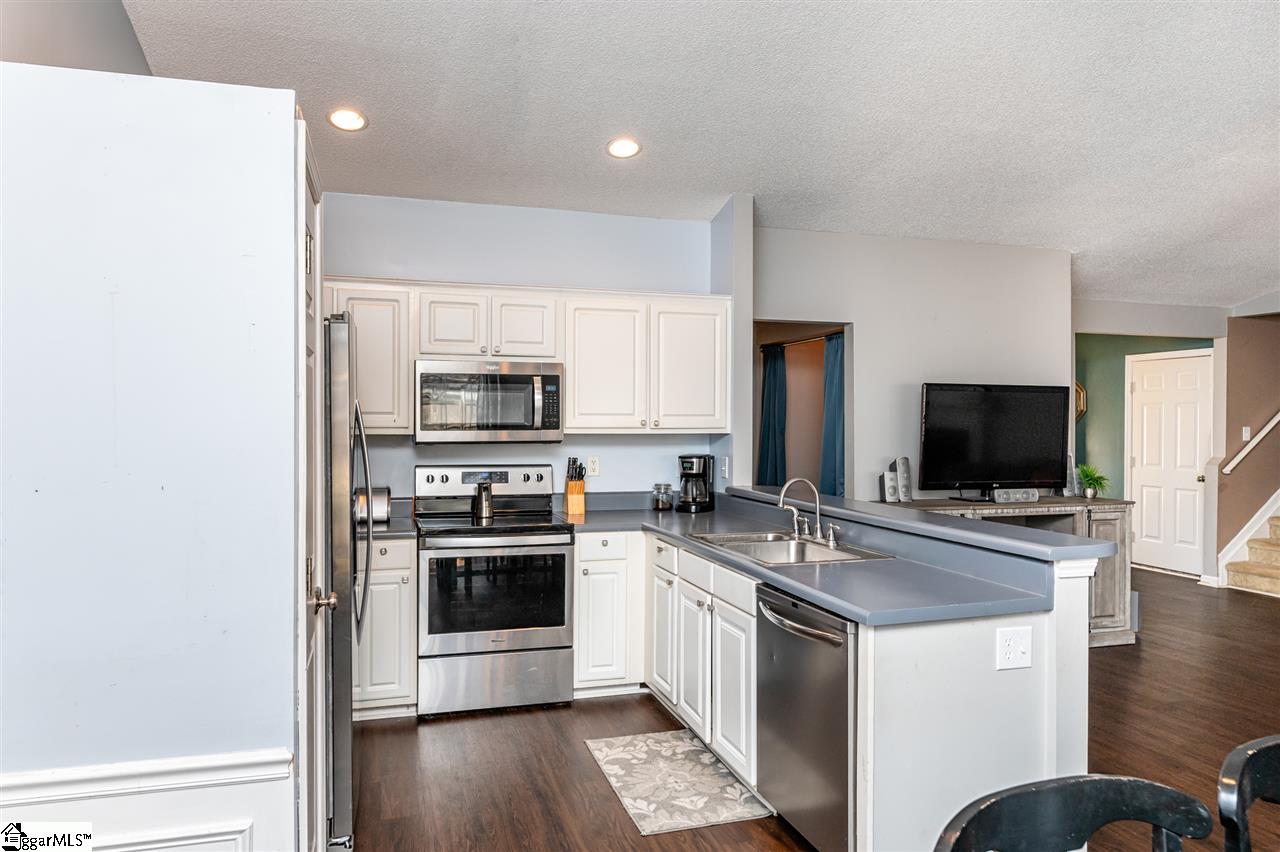 9 Brunner Court Greer, SC 29650 - Photo 10 of 34 Gallery Image 10