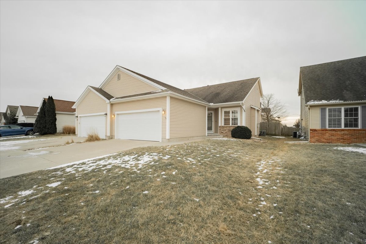 2885 East Raab Road Normal, IL 61761 - Photo 3 of 35