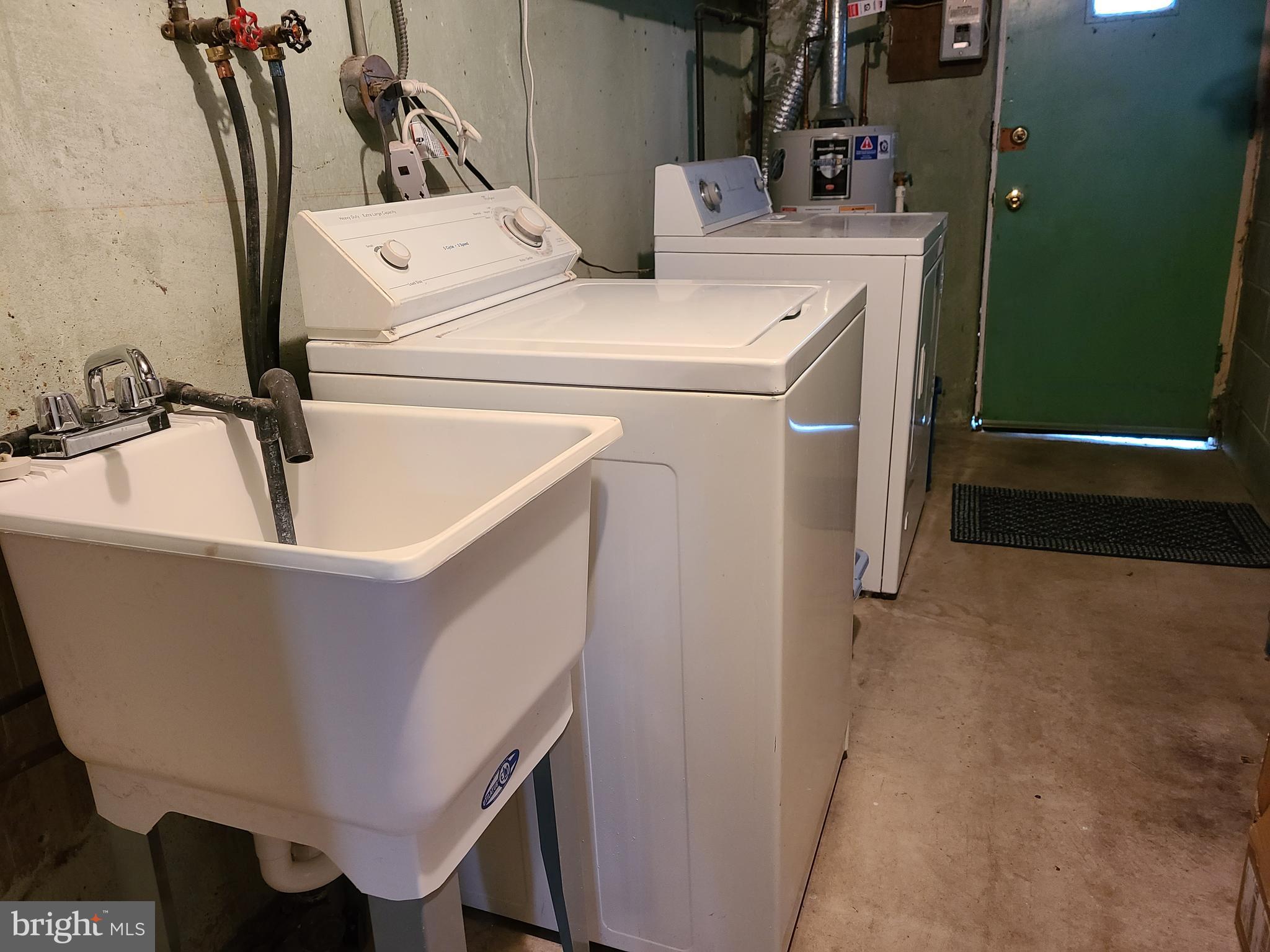 8035 Winston Road Philadelphia, PA 19118 - Photo 28 of 31 Laundry area