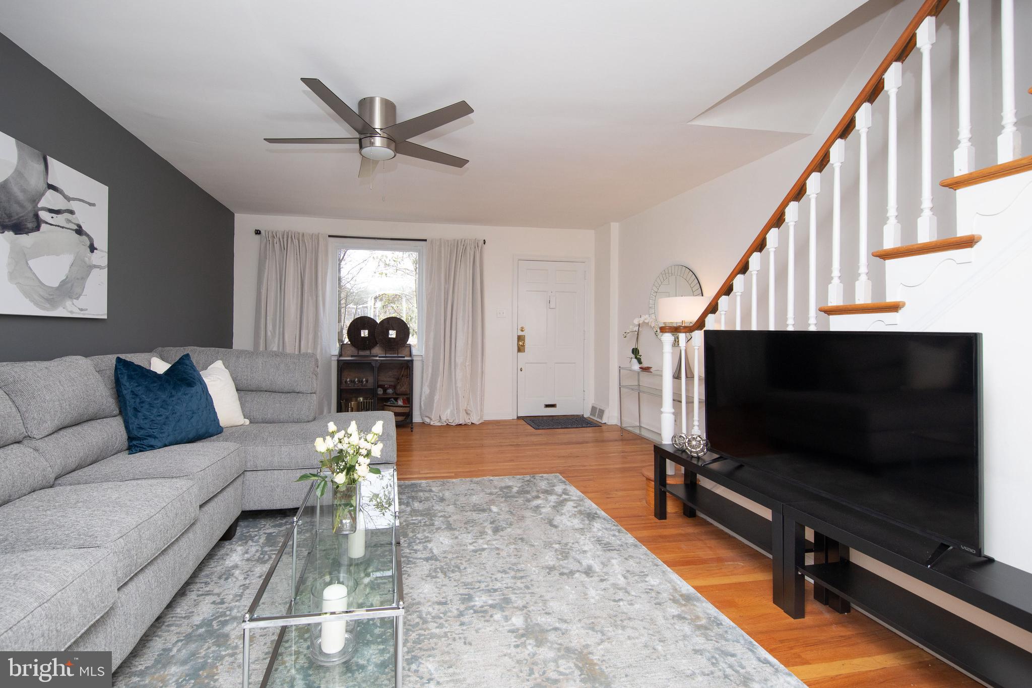 8035 Winston Road Philadelphia, PA 19118 - Photo 9 of 31 Living Room