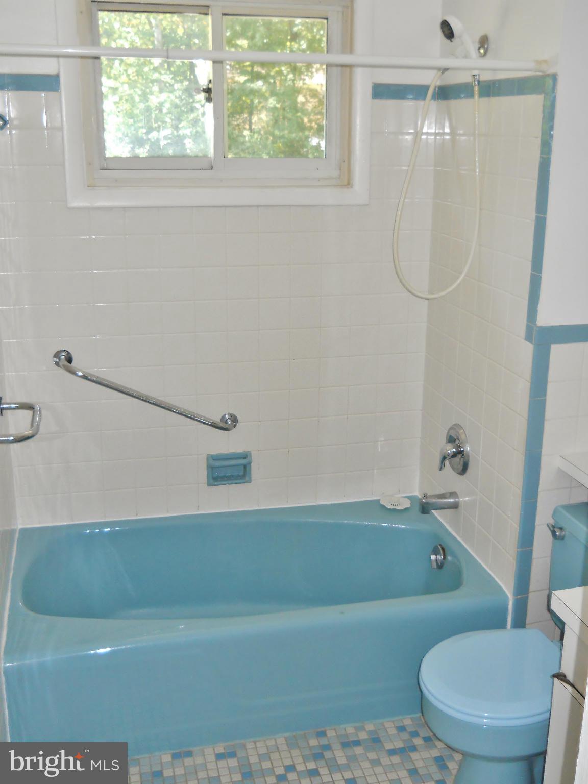 7930 Belgaro Road Laurel, MD 20723 - Photo 18 of 30 Dual Entry Bath w/ New Medicine Cabinet