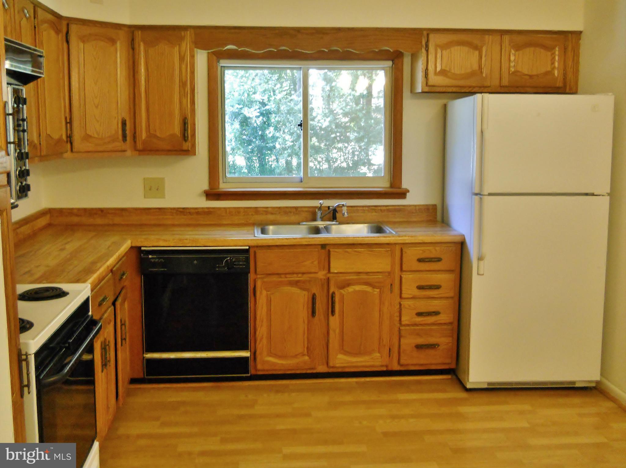 7930 Belgaro Road Laurel, MD 20723 - Photo 6 of 30 Natural Oak Kitchen Cabinets