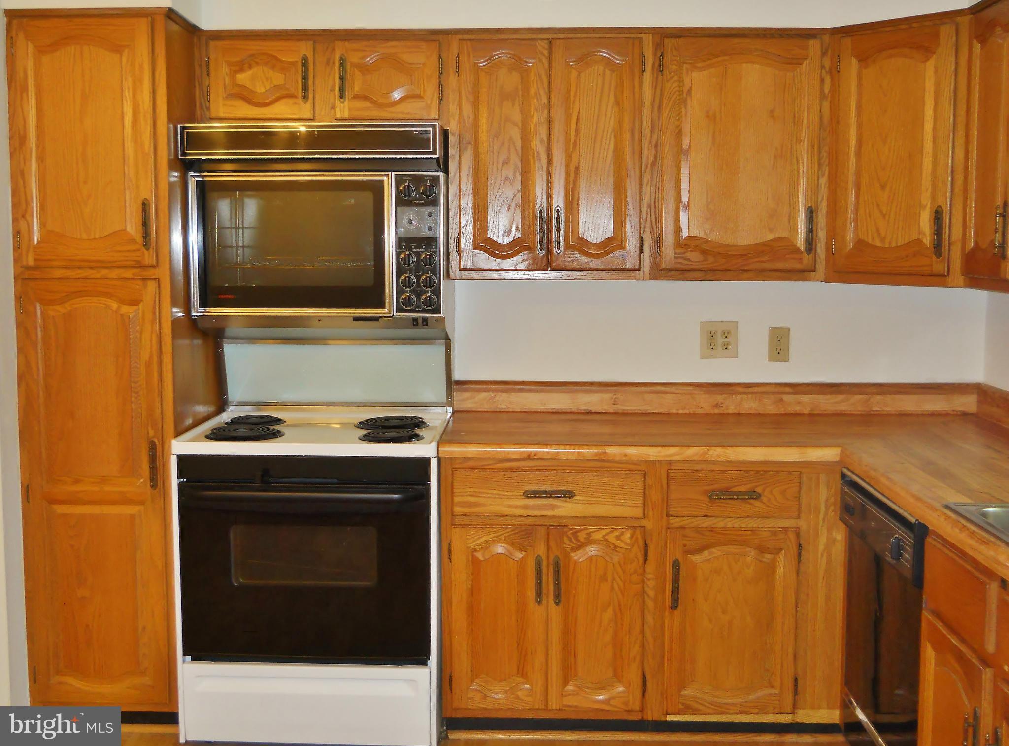 7930 Belgaro Road Laurel, MD 20723 - Photo 7 of 30 Double oven & range
