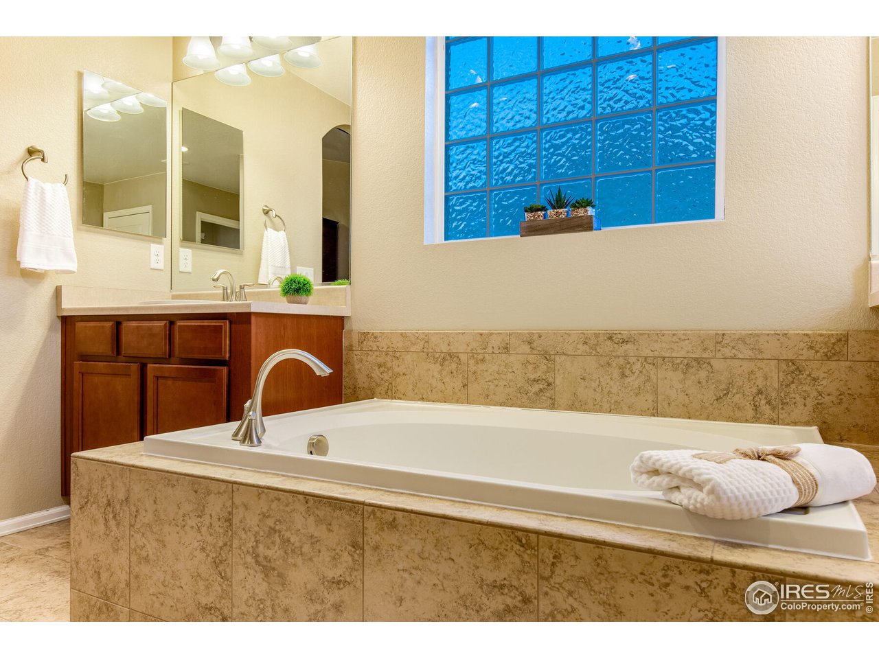 5762 Graphite Street Timnath, CO 80547 - Photo 23 of 27 a bathroom with a bathtub and a sink