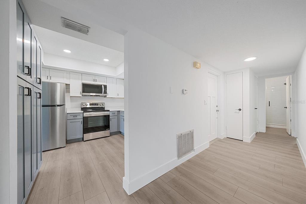 3818 Roxane Boulevard, Unit 157 Sarasota, FL 34235 - Photo 8 of 34