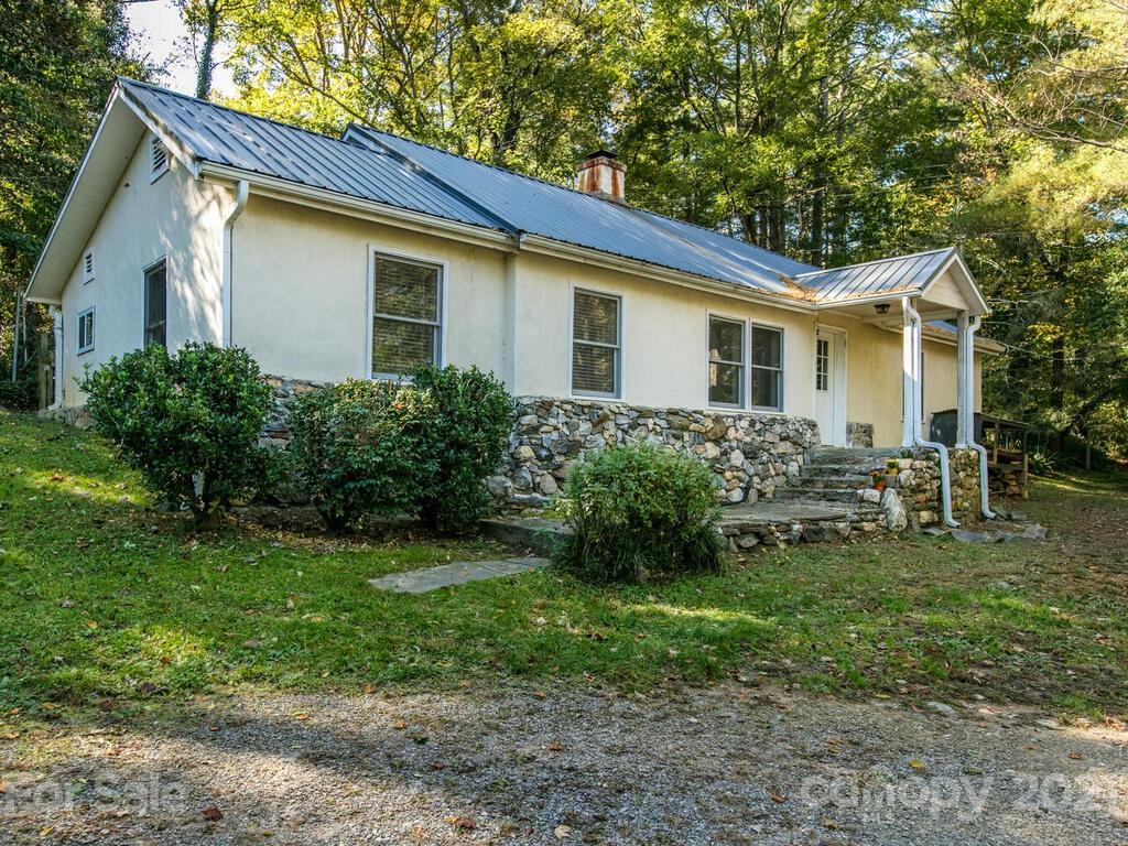 180 Davidson Road Swannanoa, NC 28778 - Photo 1 of 36 Gallery Image 1