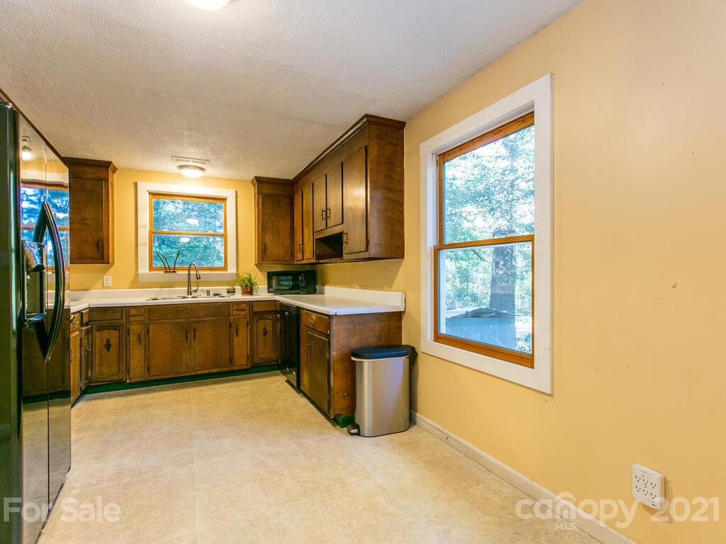 180 Davidson Road Swannanoa, NC 28778 - Photo 14 of 36 Gallery Image 14