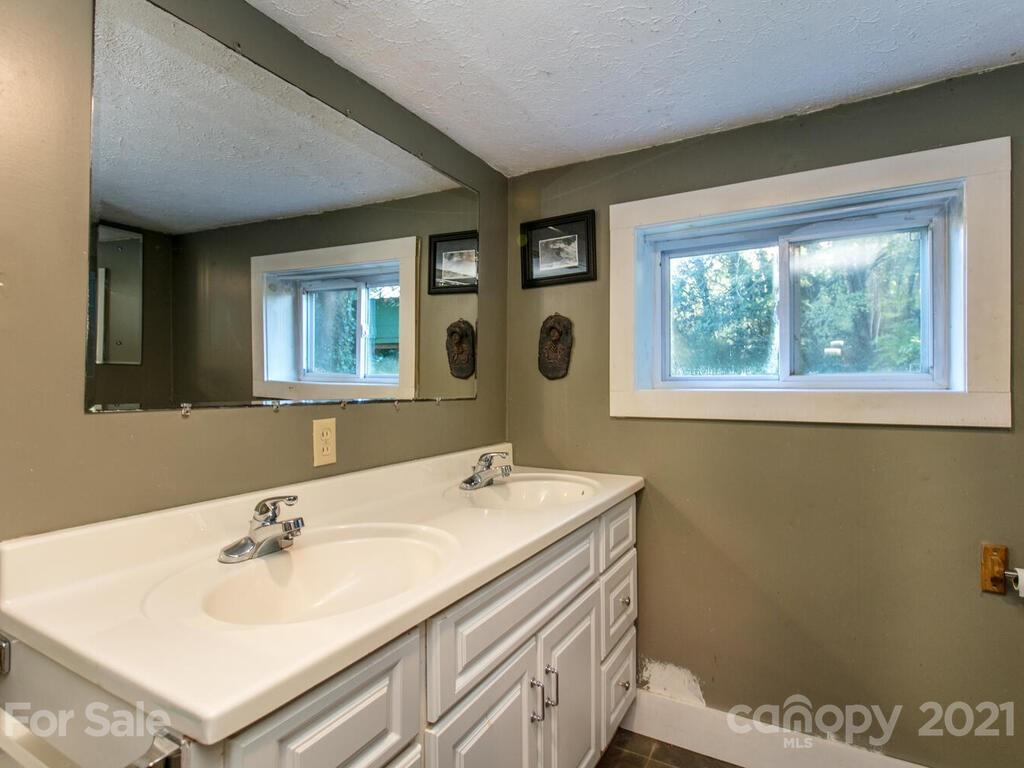 180 Davidson Road Swannanoa, NC 28778 - Photo 18 of 36 Gallery Image 18