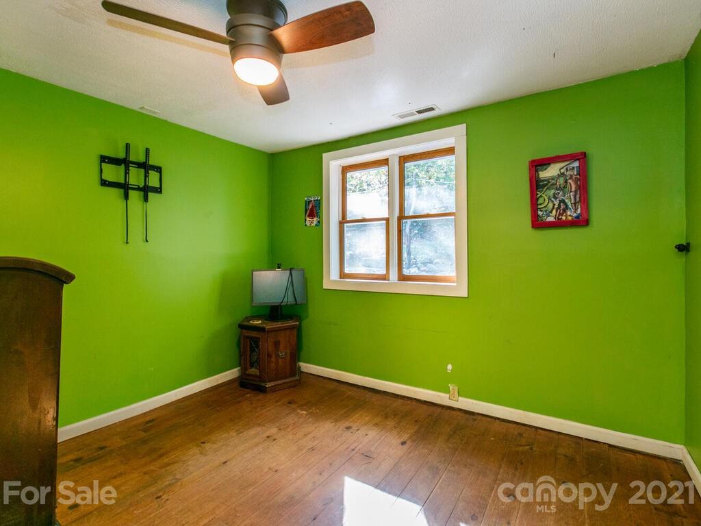 180 Davidson Road Swannanoa, NC 28778 - Photo 19 of 36 Gallery Image 19