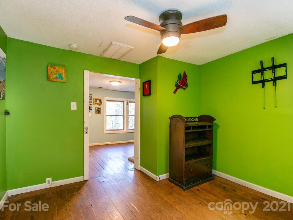 180 Davidson Road Swannanoa, NC 28778 - Photo 20 of 36 Gallery Image 20