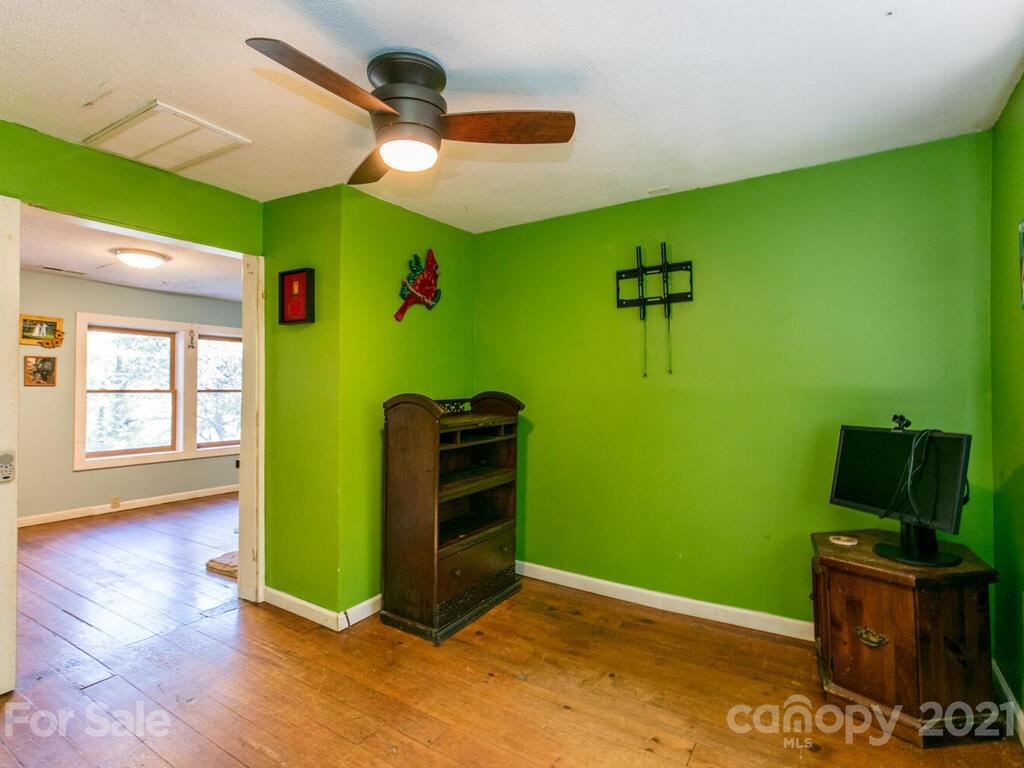 180 Davidson Road Swannanoa, NC 28778 - Photo 21 of 36 Gallery Image 21