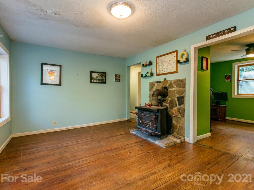180 Davidson Road Swannanoa, NC 28778 - Photo 4 of 36 Gallery Image 4