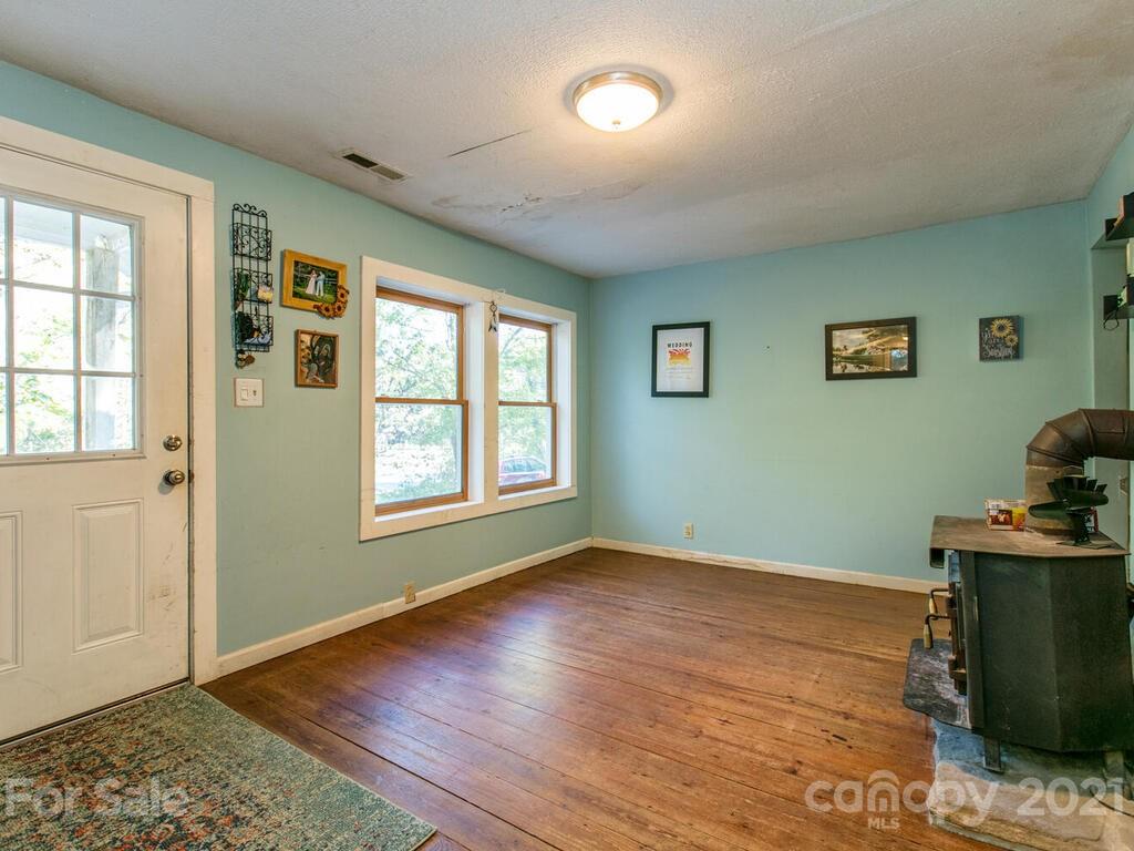 180 Davidson Road Swannanoa, NC 28778 - Photo 5 of 36 Gallery Image 5
