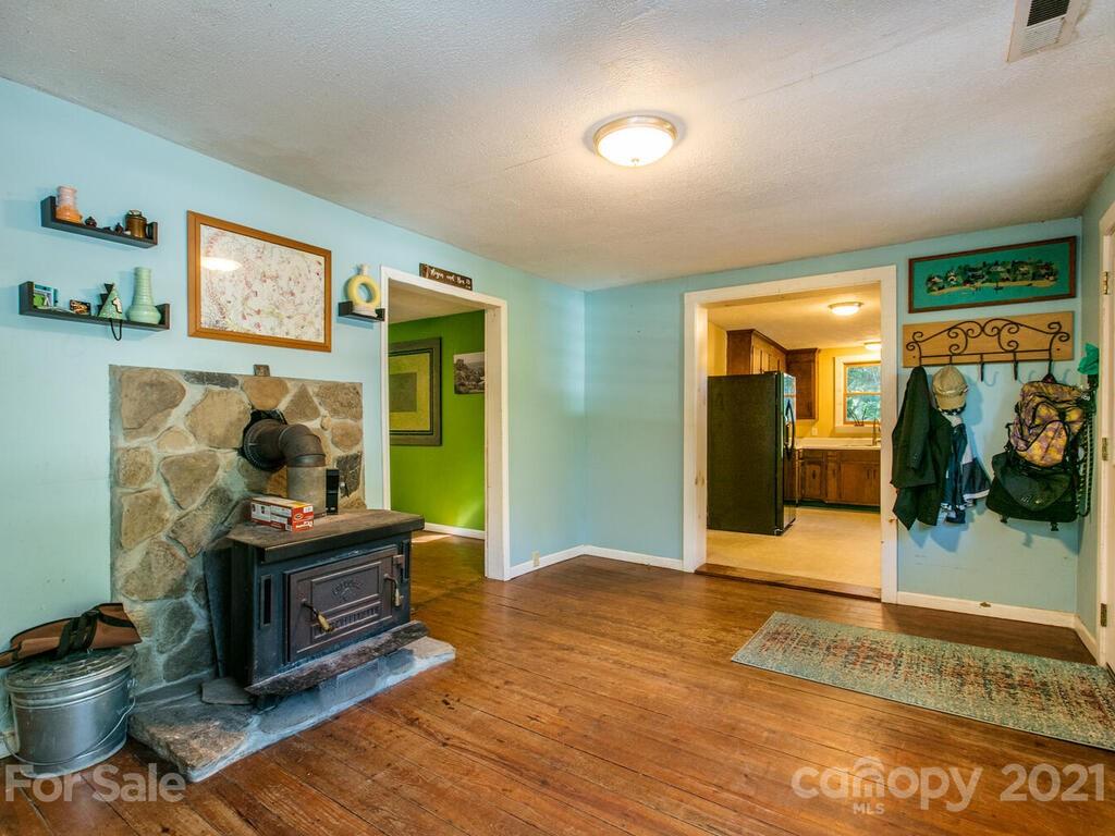 180 Davidson Road Swannanoa, NC 28778 - Photo 6 of 36 Gallery Image 6