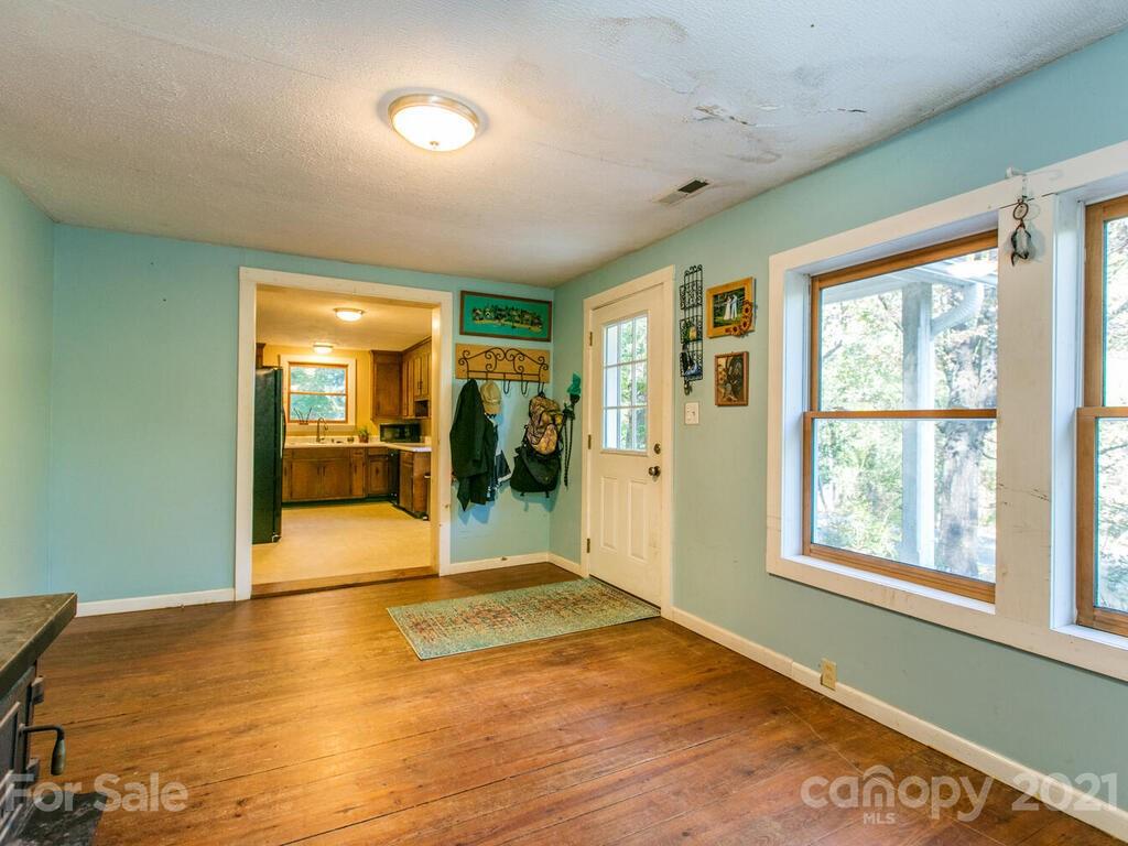 180 Davidson Road Swannanoa, NC 28778 - Photo 7 of 36 Gallery Image 7