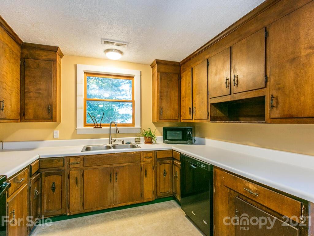 180 Davidson Road Swannanoa, NC 28778 - Photo 9 of 36 Gallery Image 9