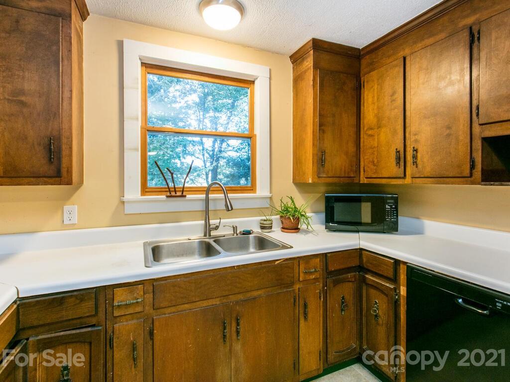 180 Davidson Road Swannanoa, NC 28778 - Photo 10 of 36 Gallery Image 10