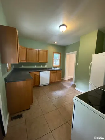 $76,500 | 405 West Murray Street, Macomb, IL 61455