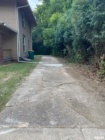 $76,500 | 405 West Murray Street, Macomb, IL 61455