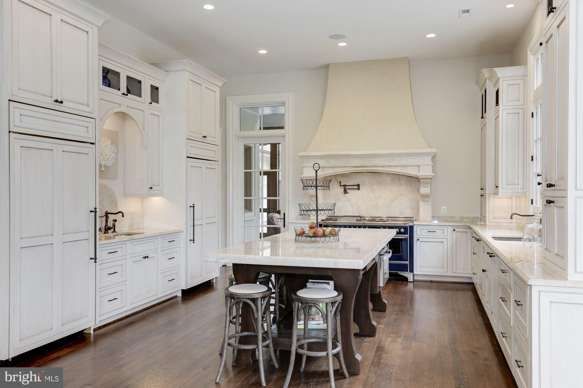 906 Turkey Run Road McLean, VA 22101 - Photo 17 of 52 Chef's Kitchen