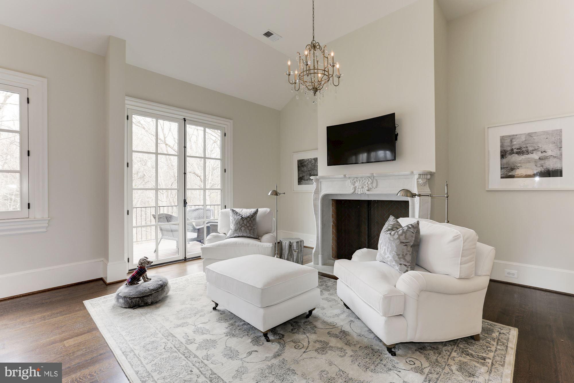 906 Turkey Run Road McLean, VA 22101 - Photo 27 of 52 Master Sitting Room