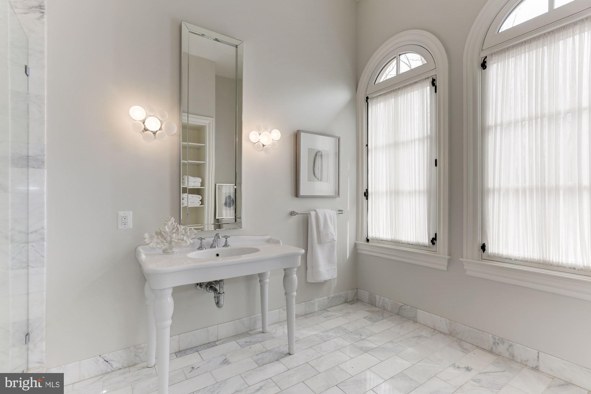 906 Turkey Run Road McLean, VA 22101 - Photo 32 of 52 Bath