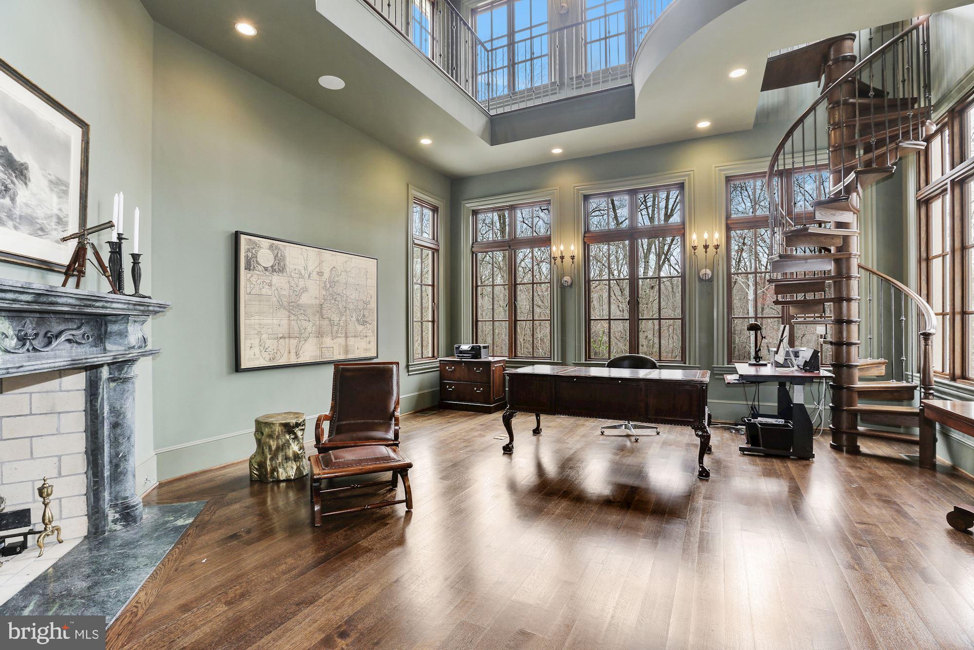 906 Turkey Run Road McLean, VA 22101 - Photo 10 of 52 Two- Story Library