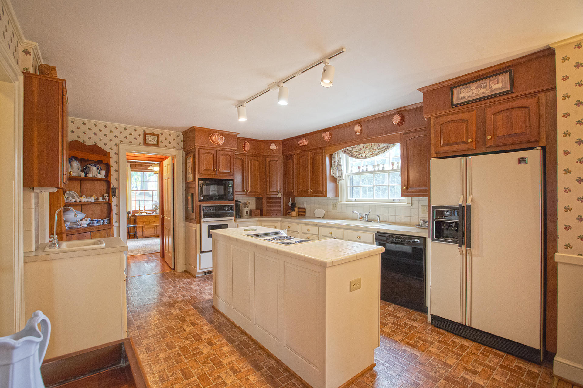 1232 Persinger Road Southwest Roanoke, VA 24015 - Photo 8 of 52 9