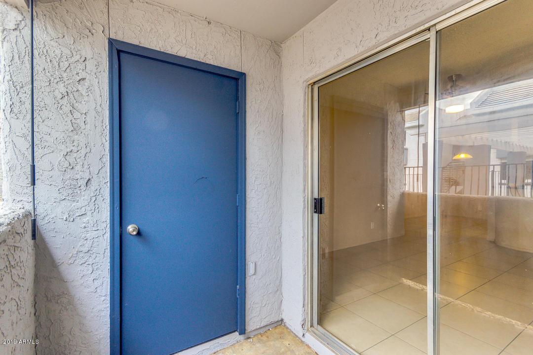 4410 North Longview Avenue, Unit 106 Phoenix, AZ 85014 - Photo 5 of 25 a bathroom with a shower