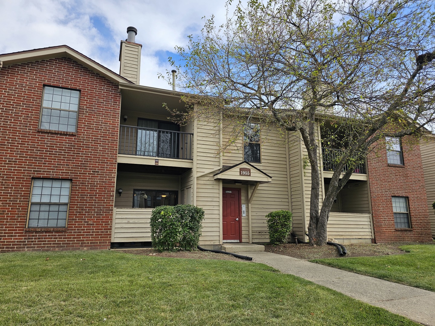 1955 North Hicks Road, Unit 206 Palatine, IL 60074 - Photo 1 of 14 Gallery Image 1