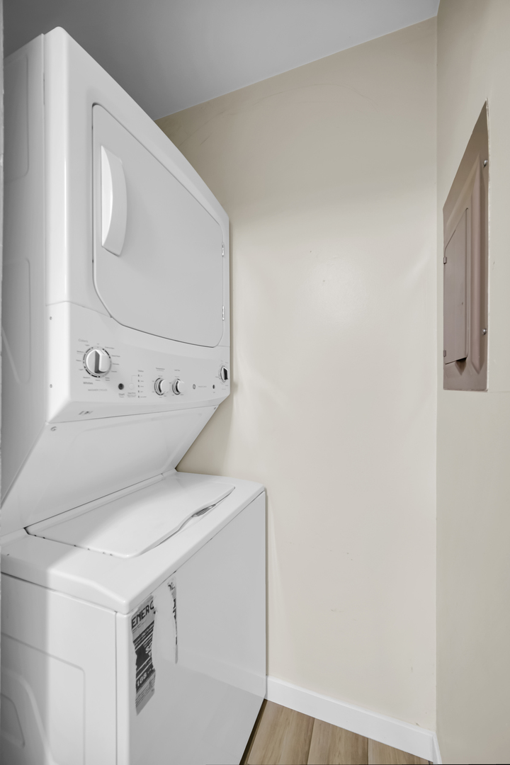 1955 North Hicks Road, Unit 206 Palatine, IL 60074 - Photo 13 of 14 Gallery Image 13
