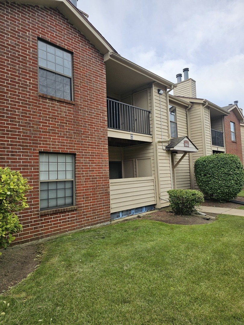 1955 North Hicks Road, Unit 206 Palatine, IL 60074 - Photo 2 of 14 Gallery Image 2