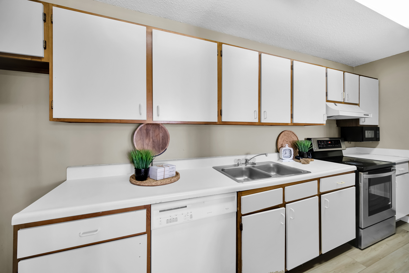 1955 North Hicks Road, Unit 206 Palatine, IL 60074 - Photo 5 of 14 Gallery Image 5