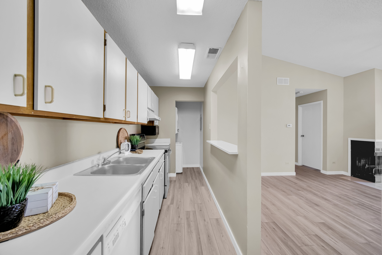 1955 North Hicks Road, Unit 206 Palatine, IL 60074 - Photo 6 of 14 Gallery Image 6