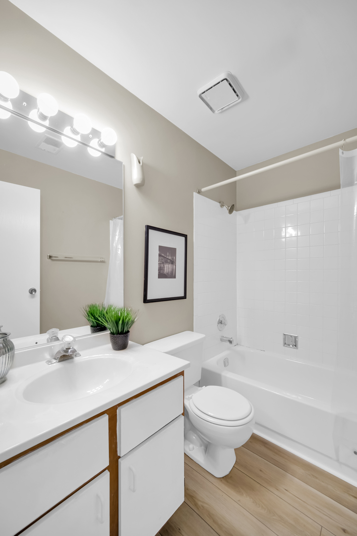 1955 North Hicks Road, Unit 206 Palatine, IL 60074 - Photo 7 of 14 Gallery Image 7
