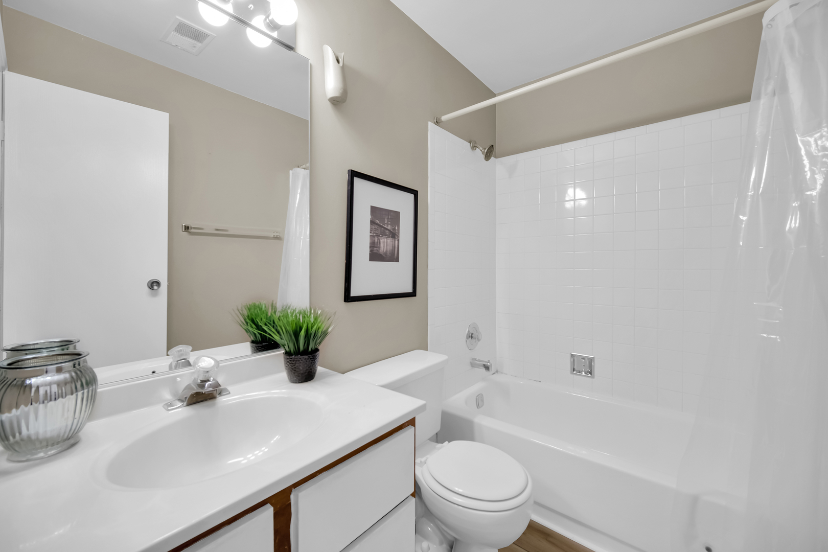 1955 North Hicks Road, Unit 206 Palatine, IL 60074 - Photo 8 of 14 Gallery Image 8