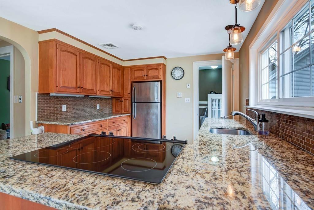 18 Meadow Road Longmeadow, MA 01106 - Photo 1 of 37 Gallery Image 1