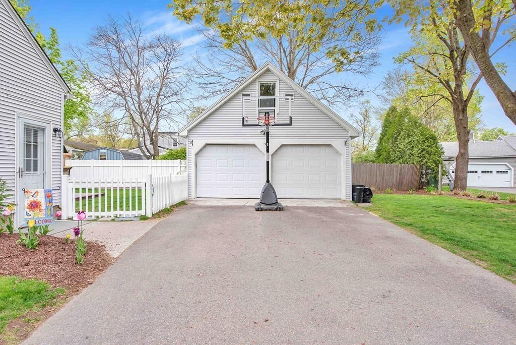 18 Meadow Road Longmeadow, MA 01106 - Photo 4 of 37 Gallery Image 4