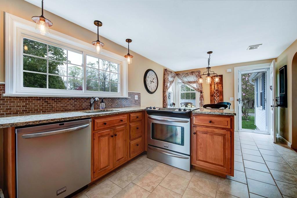 18 Meadow Road Longmeadow, MA 01106 - Photo 10 of 37 Gallery Image 10