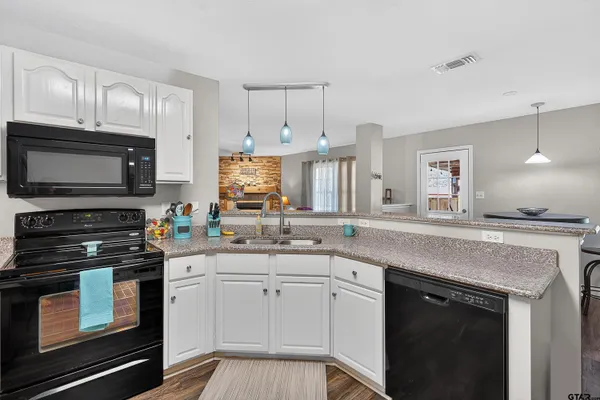 $320,000 | 5883 North I-20 Service Road East, Marshall, TX 75670