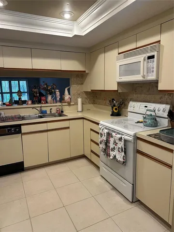 $272,000 | 5200 Southeast Seascape Way, Unit 201, Stuart, FL 34997