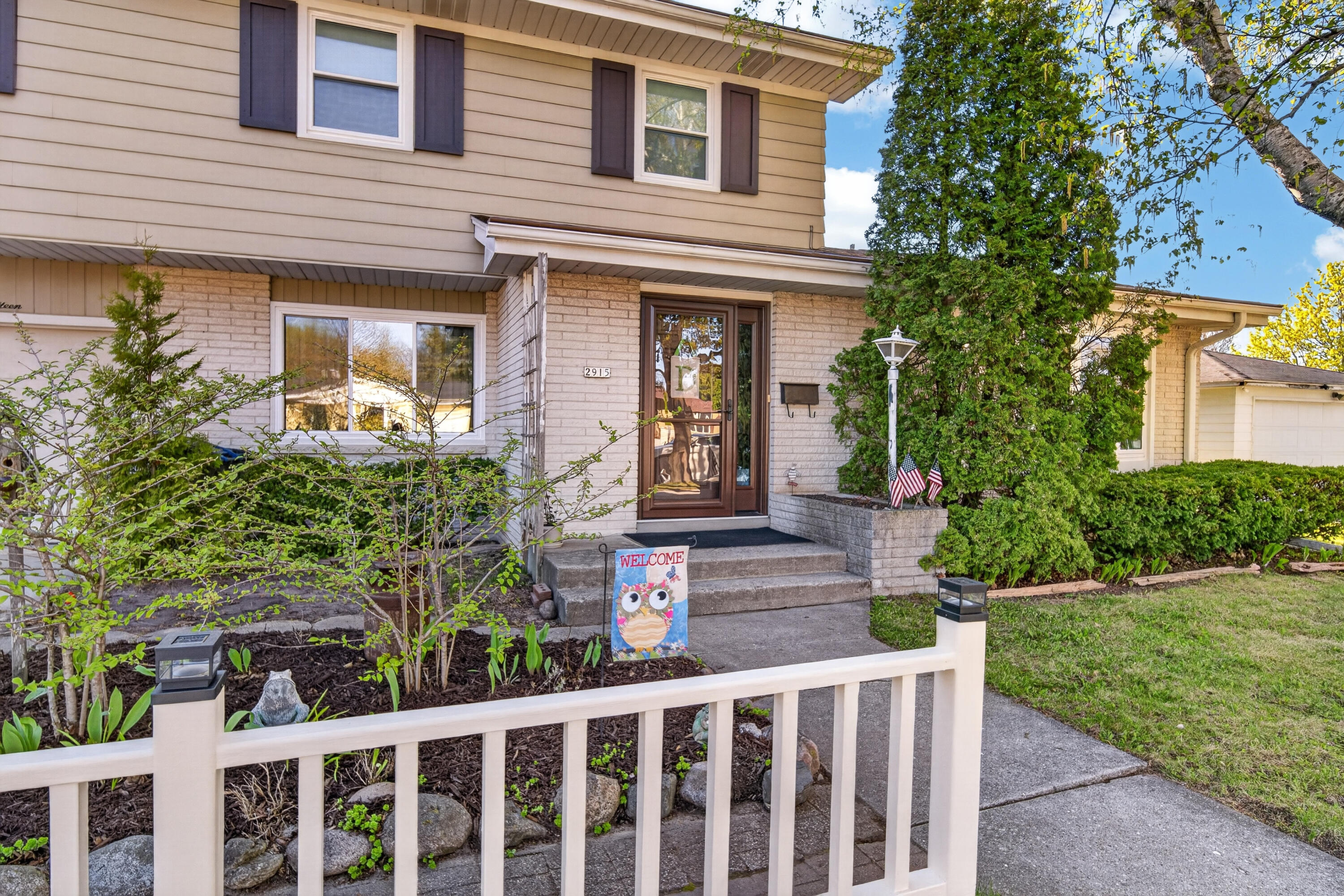 2915 South 16th Street Sheboygan, WI 53081 - Photo 5 of 48 Front