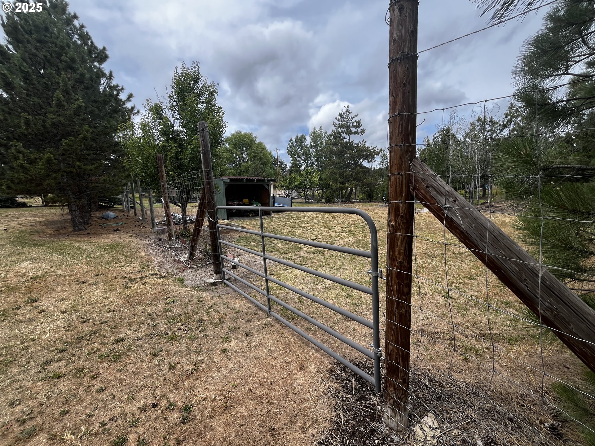 317 South Wayne R Road Tygh Valley, OR 97063 - Photo 19 of 35