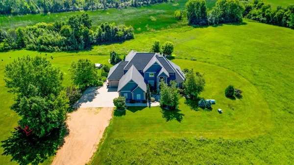 $999,000 | 60515 235th Street, Madison Lake, MN 56063