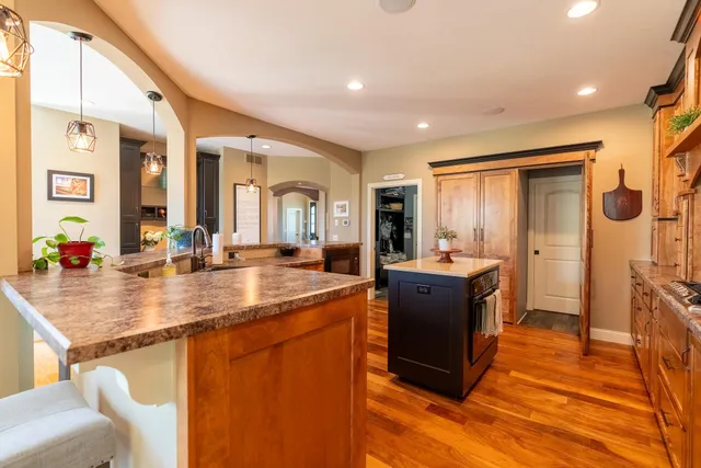 $1,100,000 | 60515 235th Street, Madison Lake, MN 56063