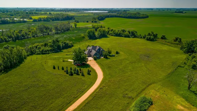 $1,100,000 | 60515 235th Street, Madison Lake, MN 56063