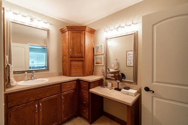 $1,100,000 | 60515 235th Street, Madison Lake, MN 56063