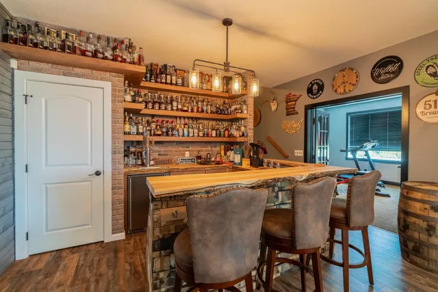 $1,100,000 | 60515 235th Street, Madison Lake, MN 56063